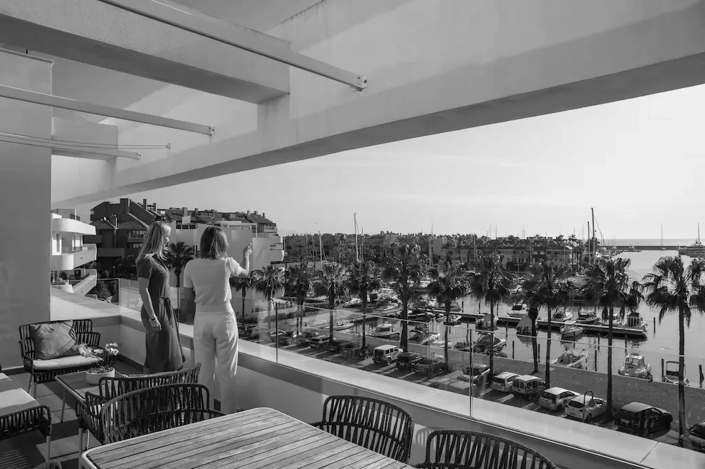 Image of the team in the office.